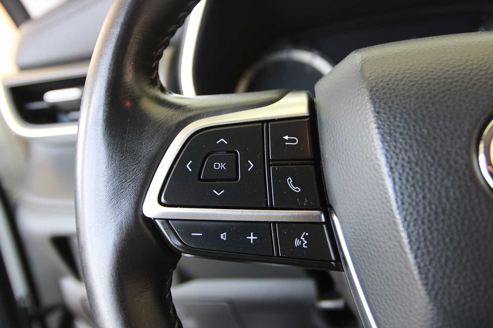 used 2020 Toyota Highlander car, priced at $29,598