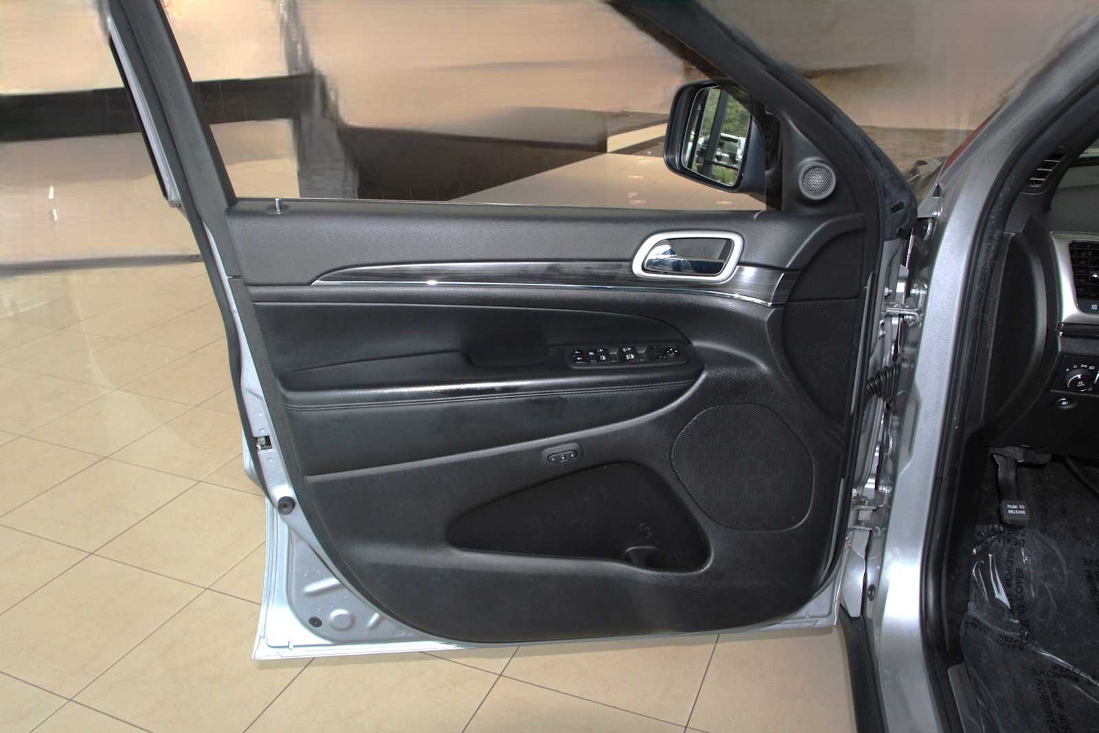 used 2021 Jeep Grand Cherokee car, priced at $27,798