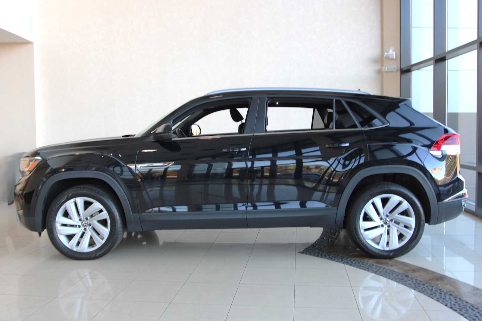 used 2020 Volkswagen Atlas Cross Sport car, priced at $24,998