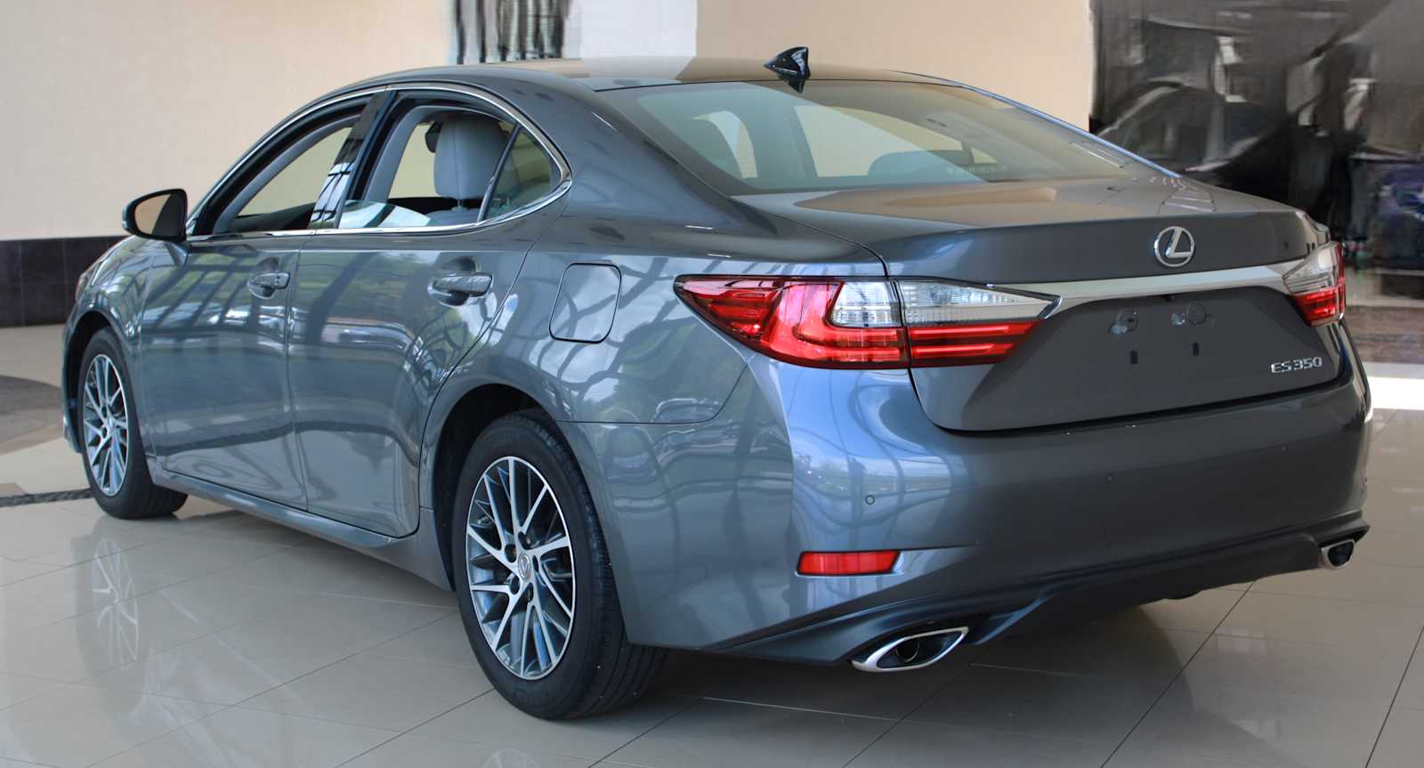 used 2018 Lexus ES 350 car, priced at $27,998