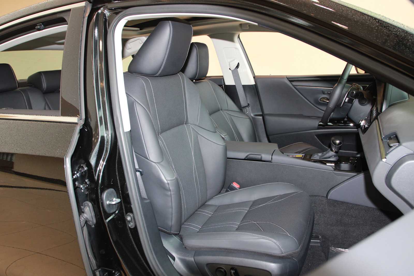 used 2024 Lexus ES 350 car, priced at $46,998