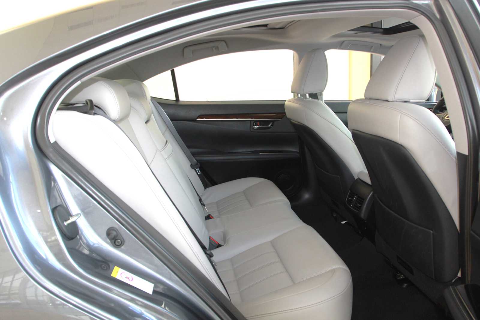 used 2018 Lexus ES 350 car, priced at $27,998