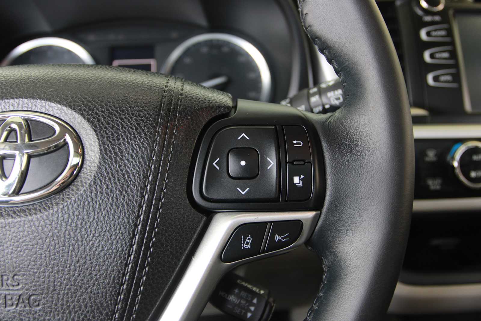 used 2018 Toyota Highlander car, priced at $24,998