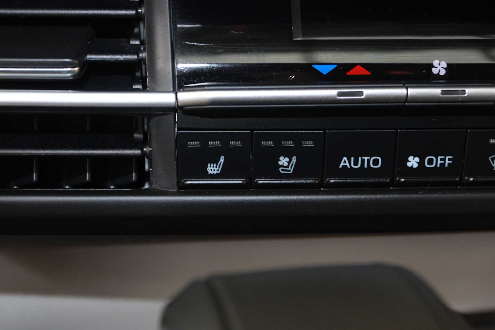used 2023 Toyota Sienna car, priced at $48,998