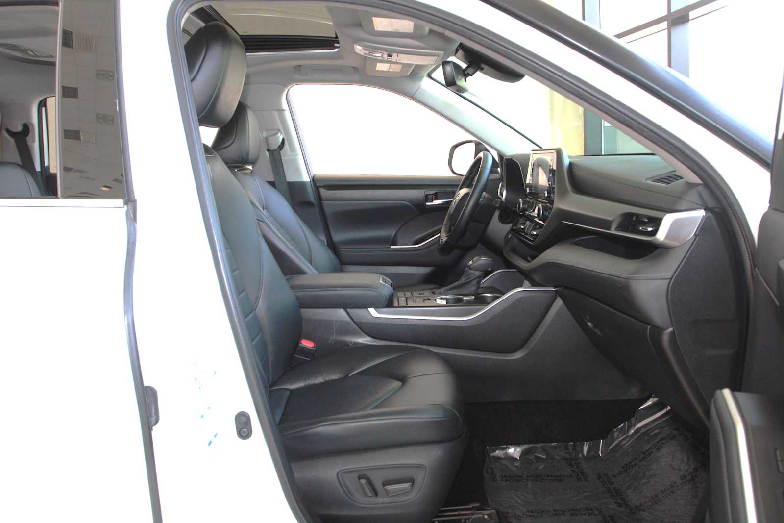 used 2021 Toyota Highlander car, priced at $28,998