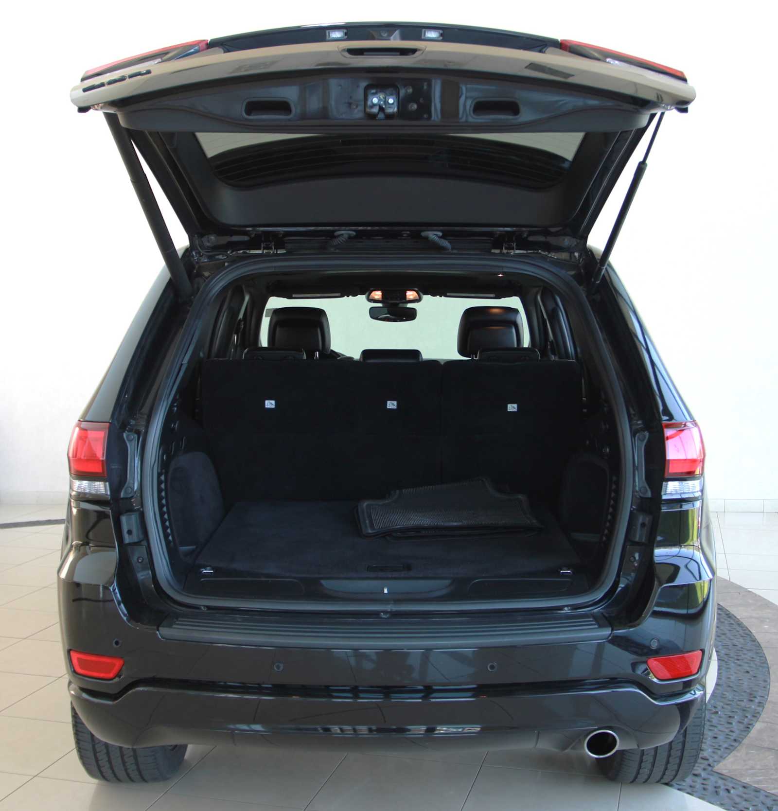 used 2020 Jeep Grand Cherokee car, priced at $25,998
