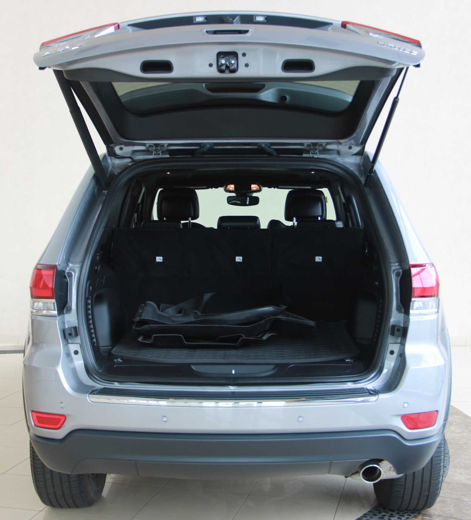used 2021 Jeep Grand Cherokee car, priced at $27,798