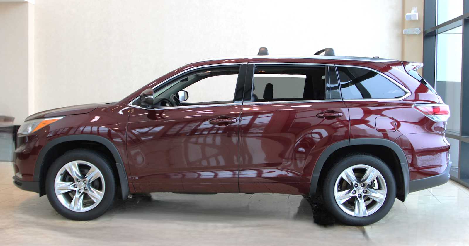 used 2014 Toyota Highlander car, priced at $16,298