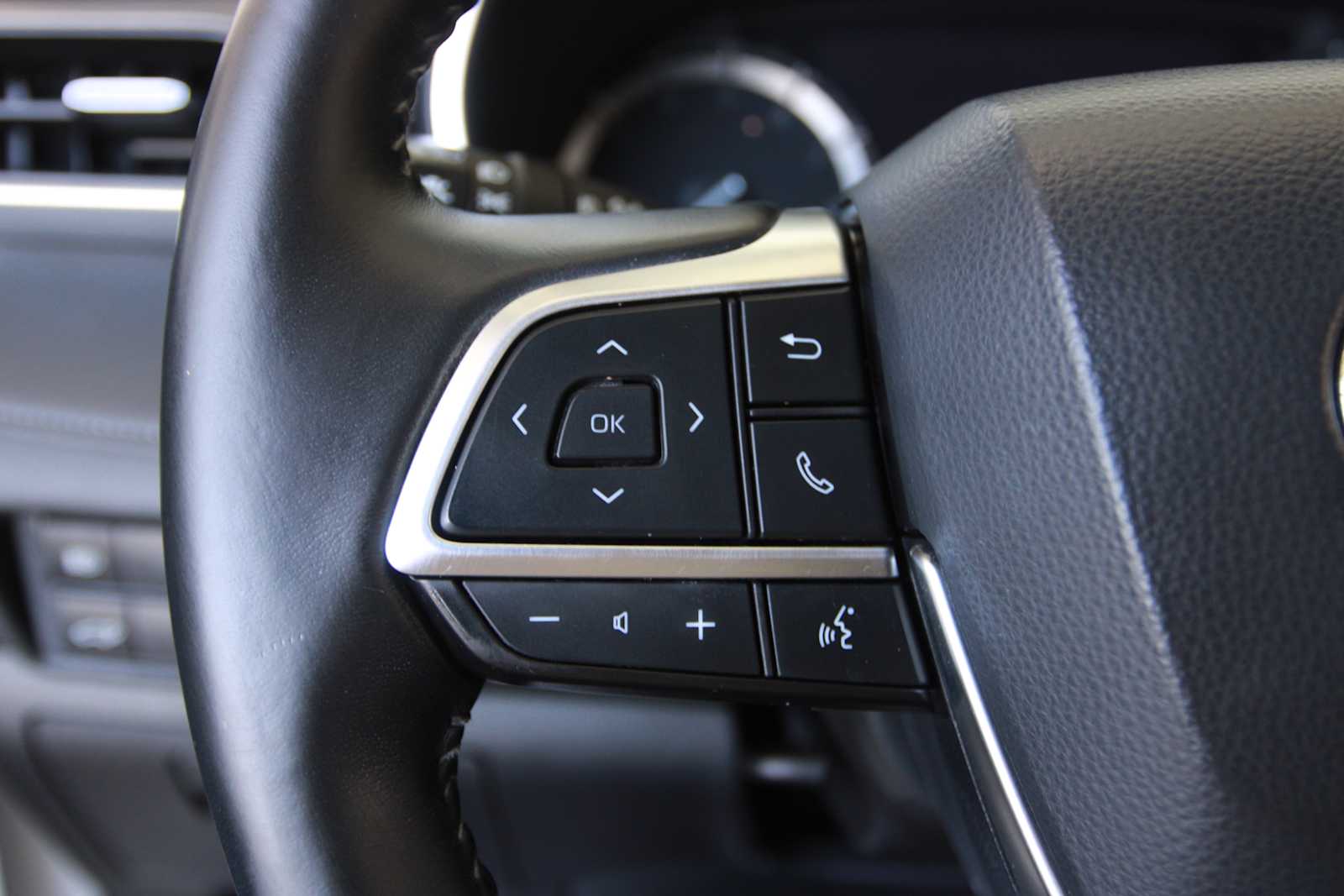 used 2021 Toyota Highlander car, priced at $28,998