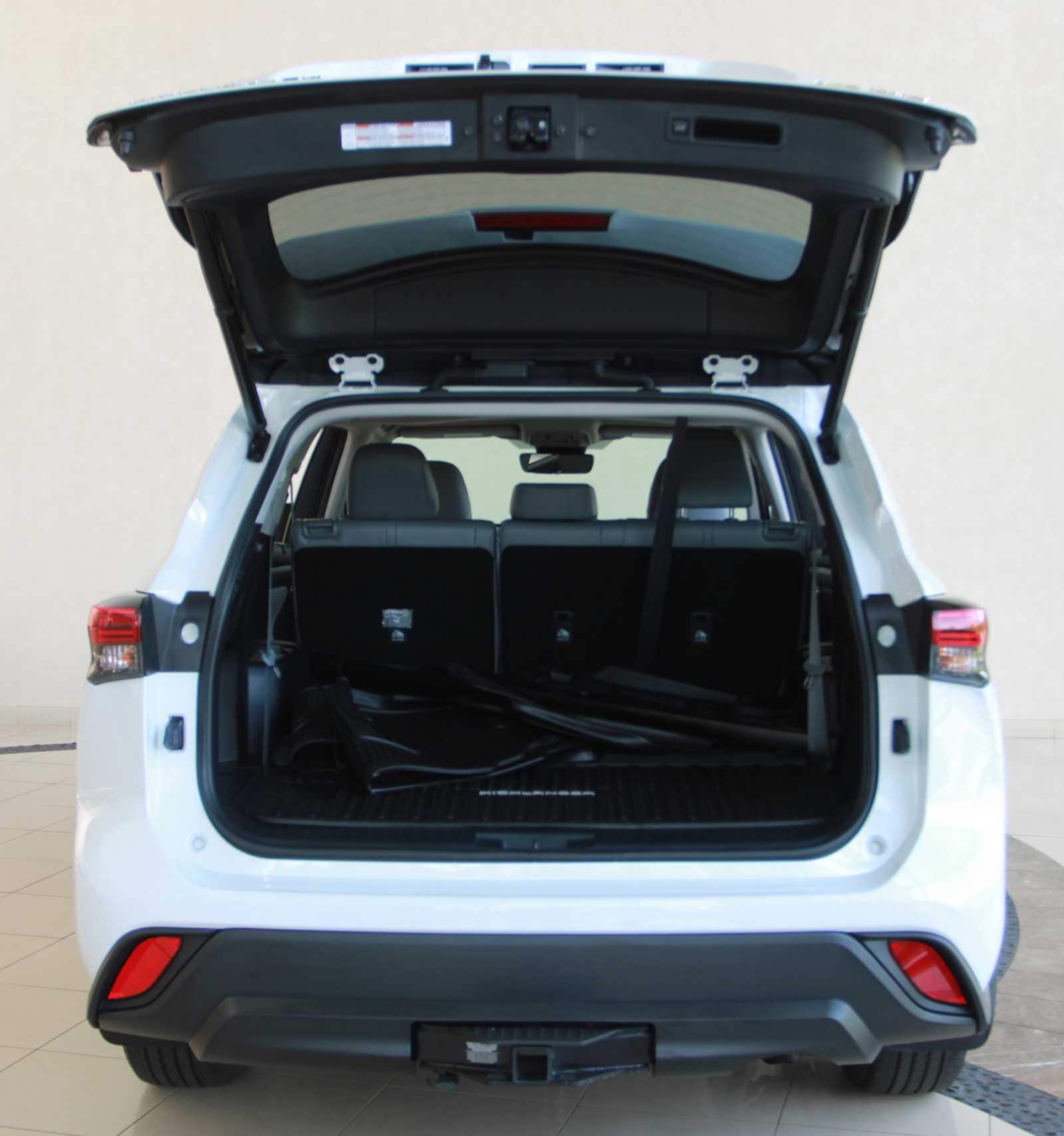used 2022 Toyota Highlander car, priced at $37,998