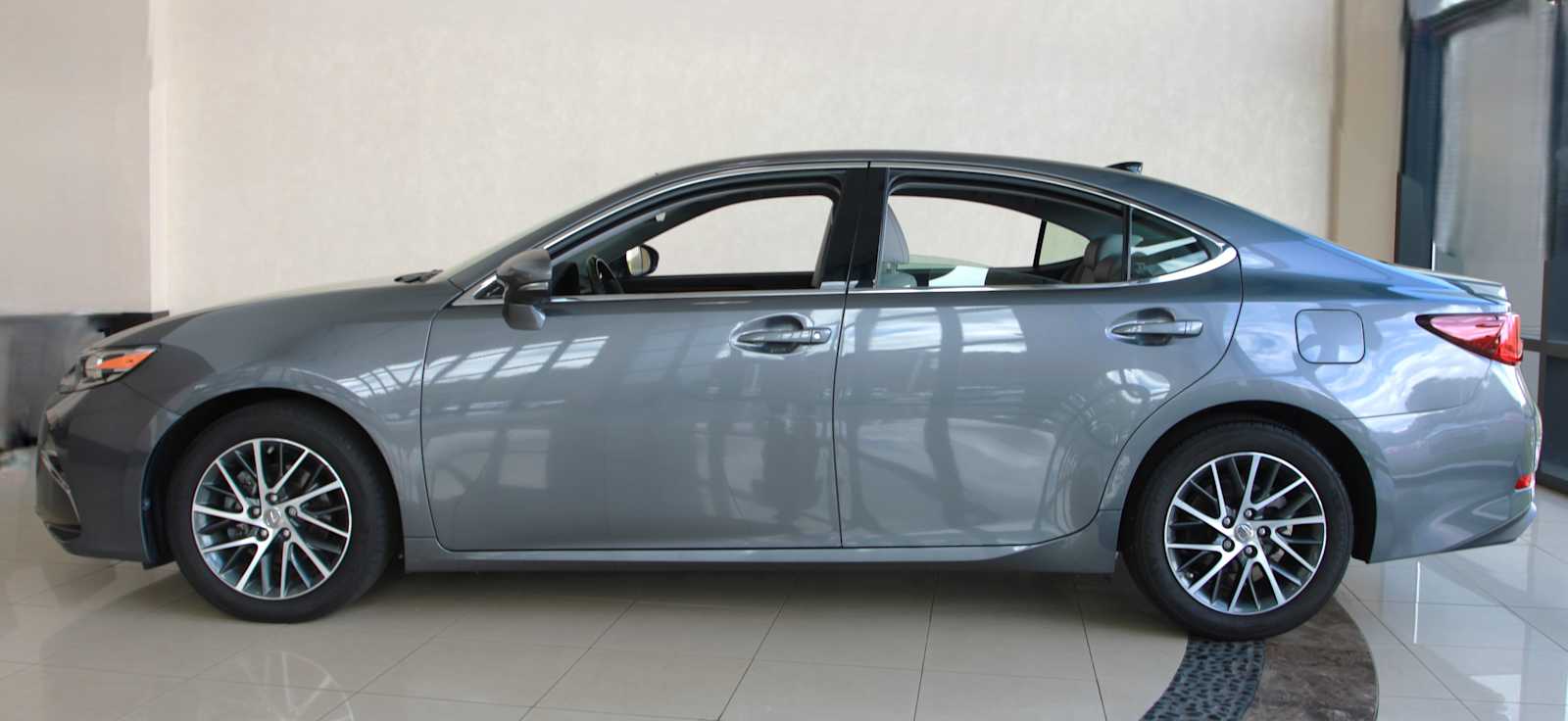 used 2018 Lexus ES 350 car, priced at $27,998