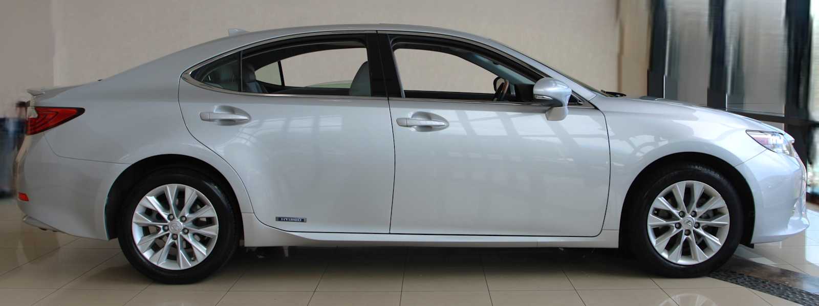 used 2015 Lexus ES 300h car, priced at $18,998