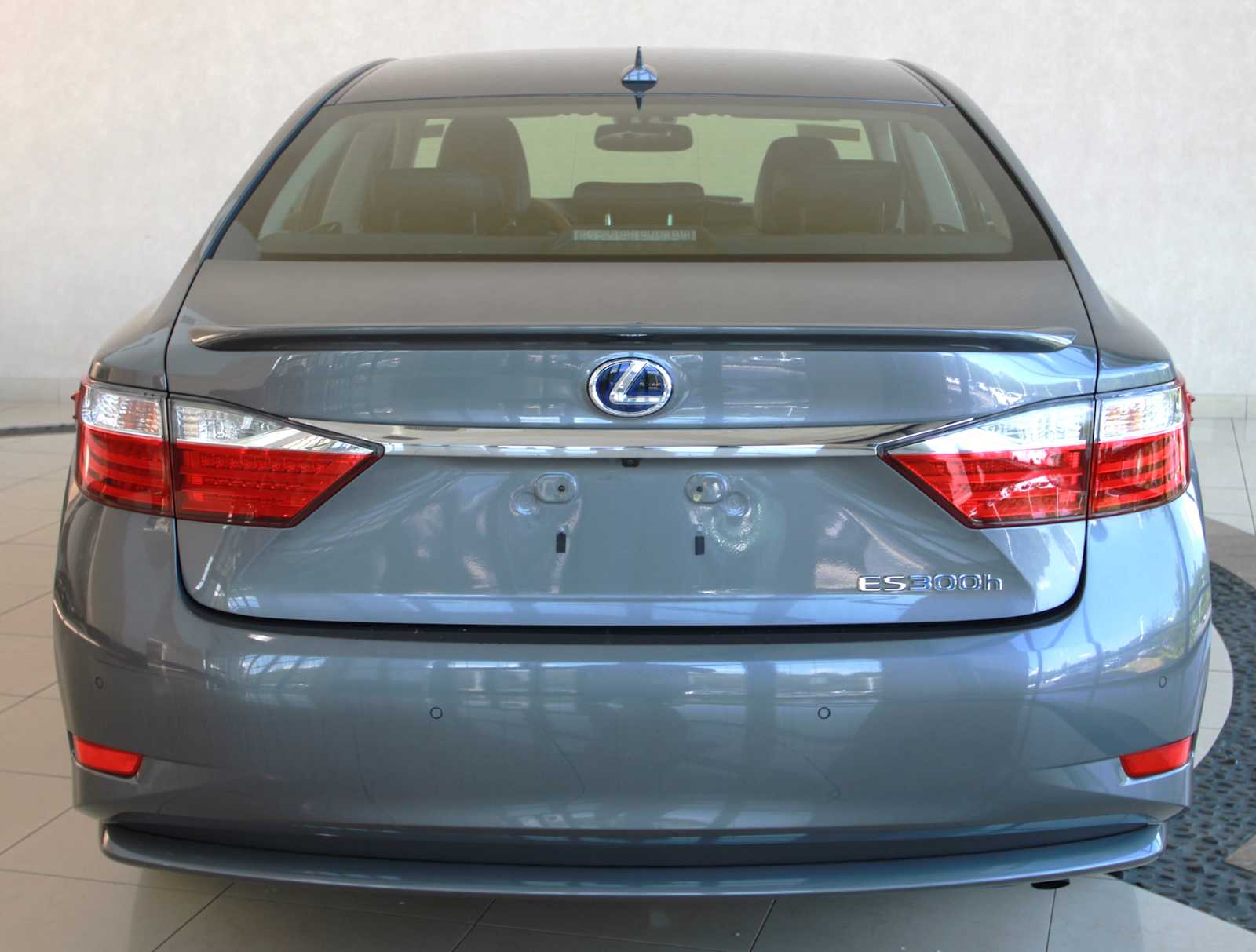 used 2014 Lexus ES 300h car, priced at $15,998