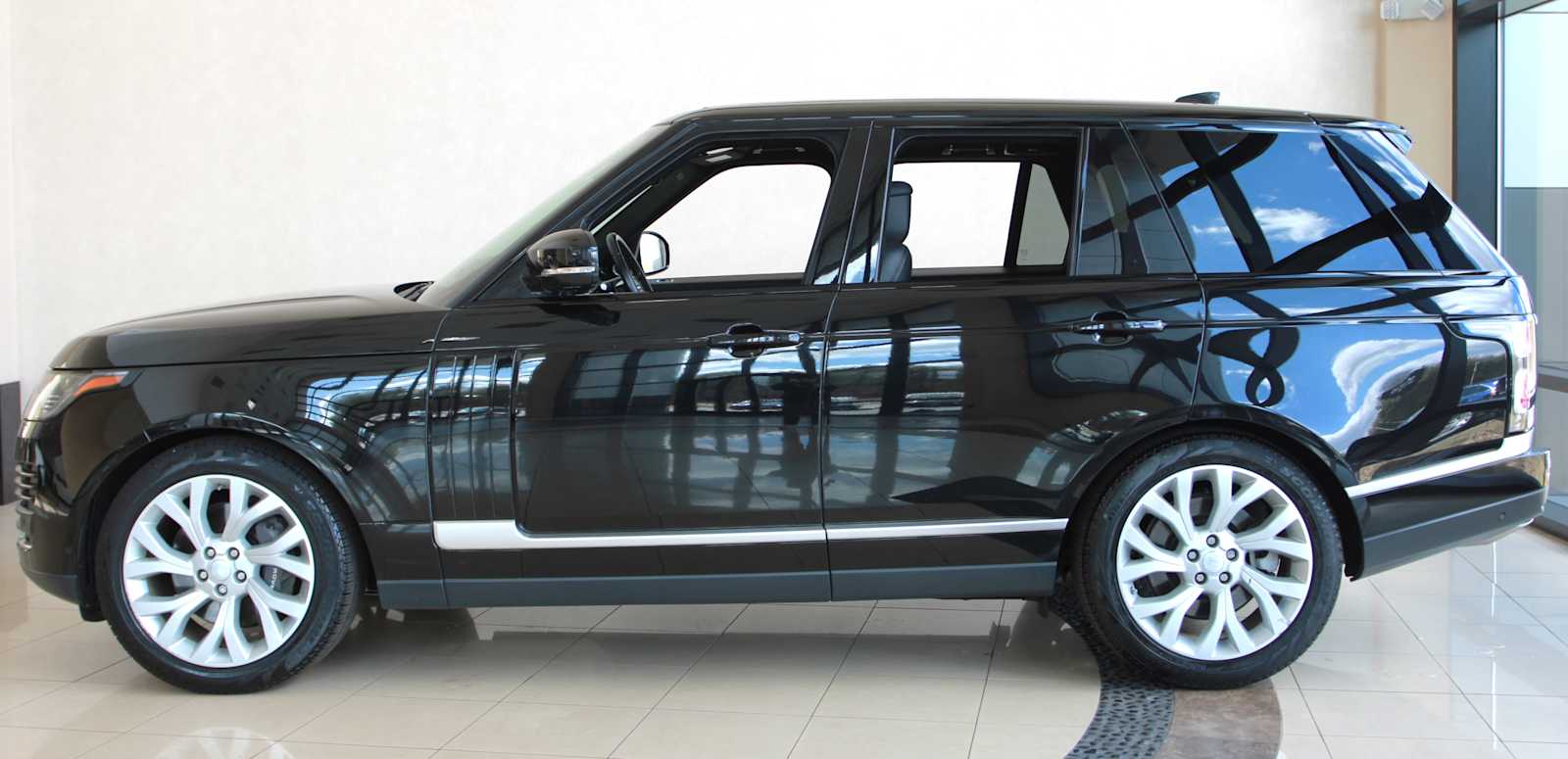 used 2021 Land Rover Range Rover car, priced at $41,598