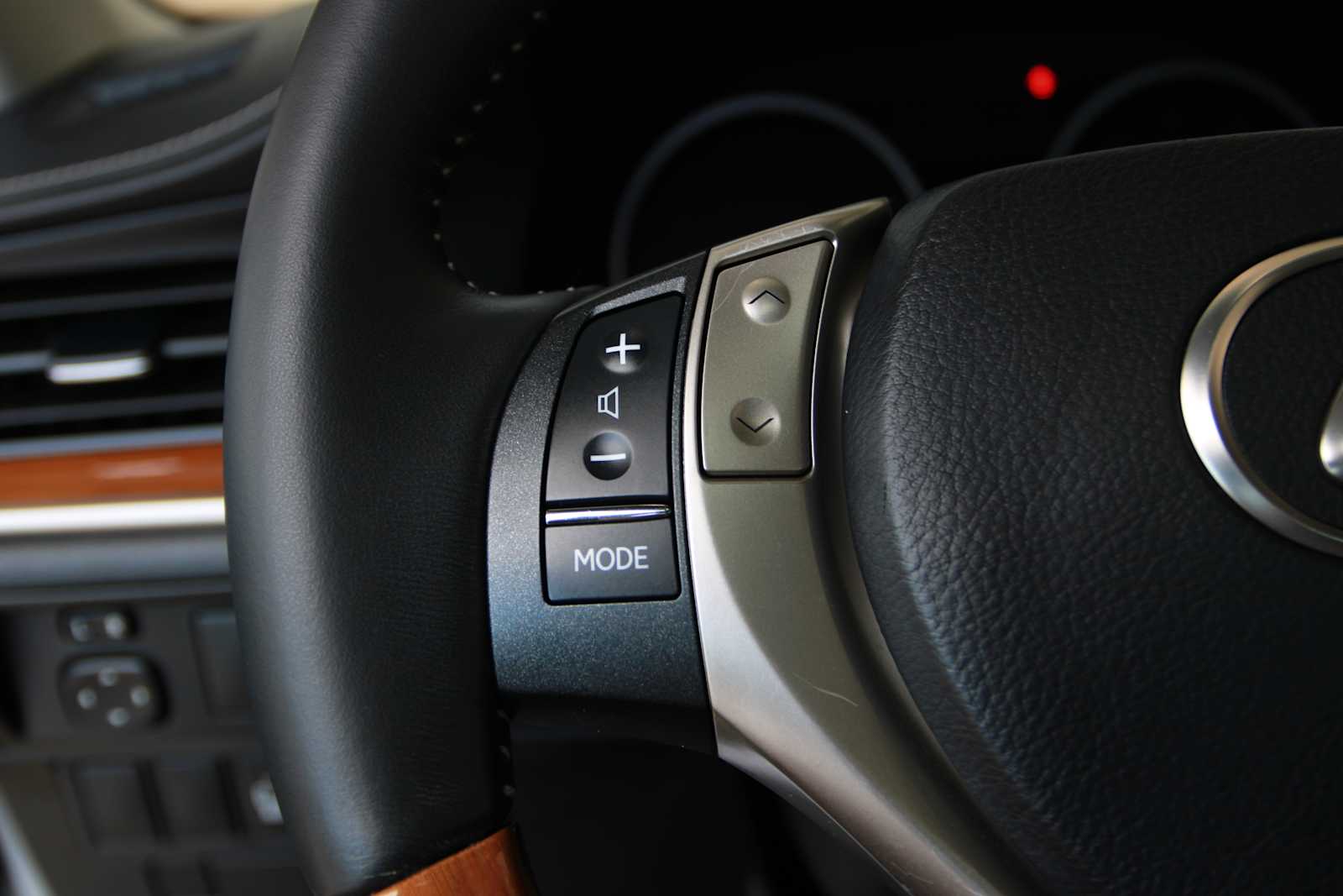 used 2015 Lexus ES 300h car, priced at $18,998