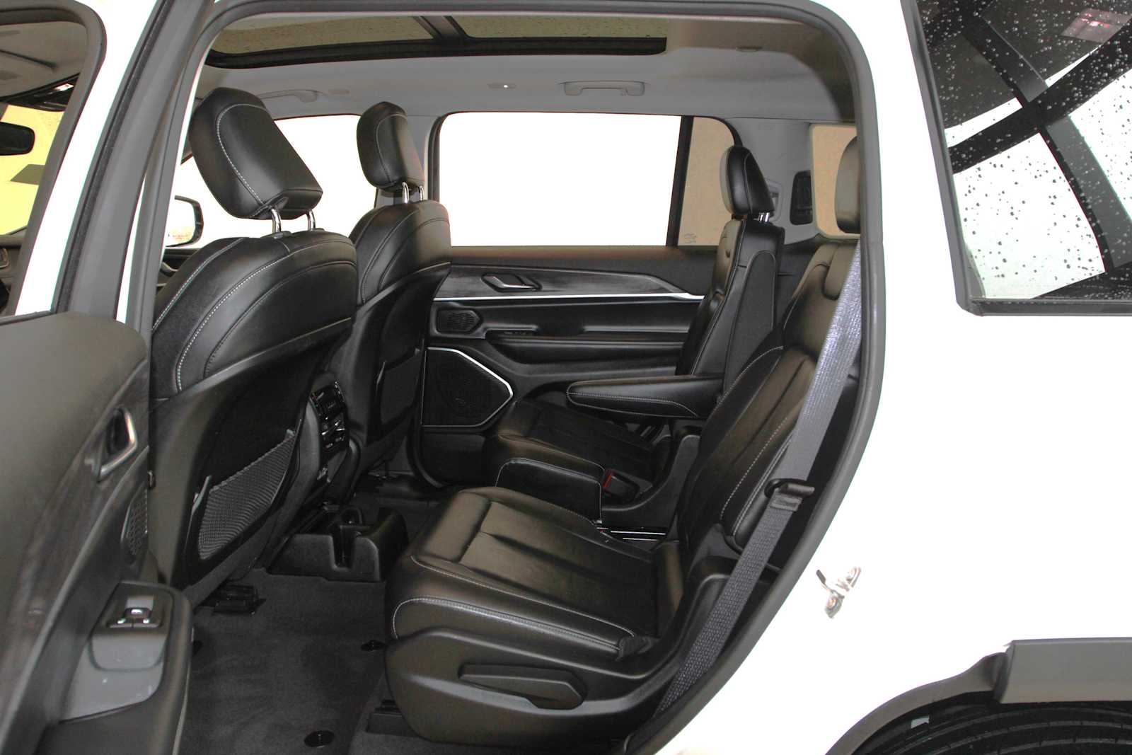 used 2021 Jeep Grand Cherokee L car, priced at $30,498