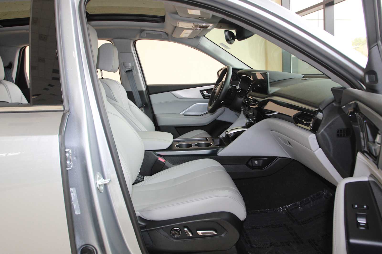 used 2025 Acura MDX car, priced at $52,998