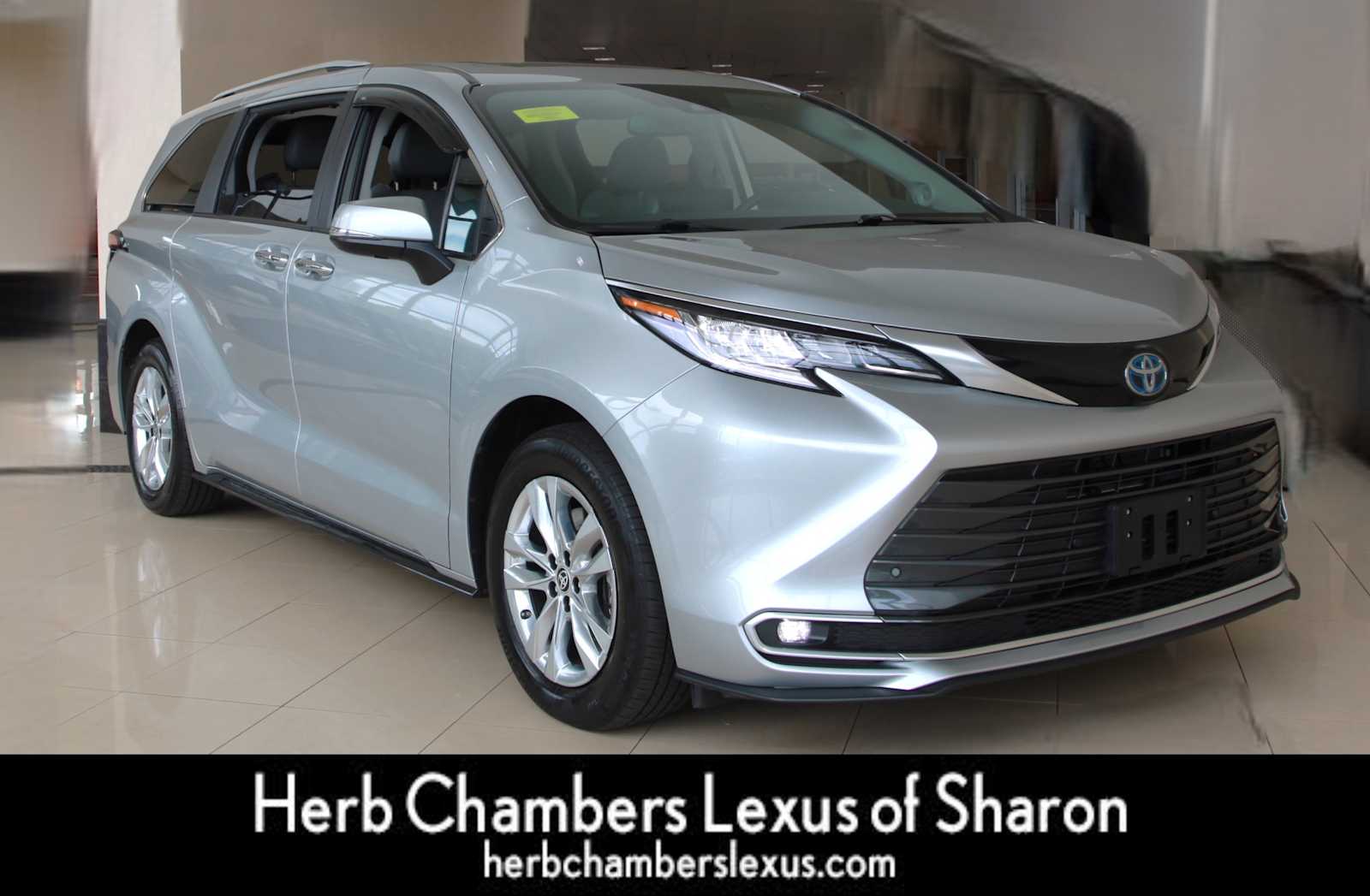 used 2023 Toyota Sienna car, priced at $48,998