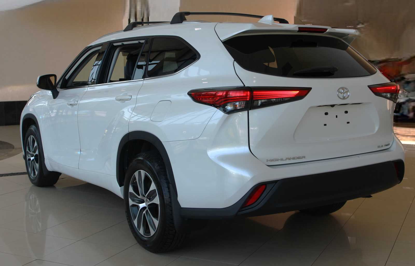 used 2021 Toyota Highlander car, priced at $28,998