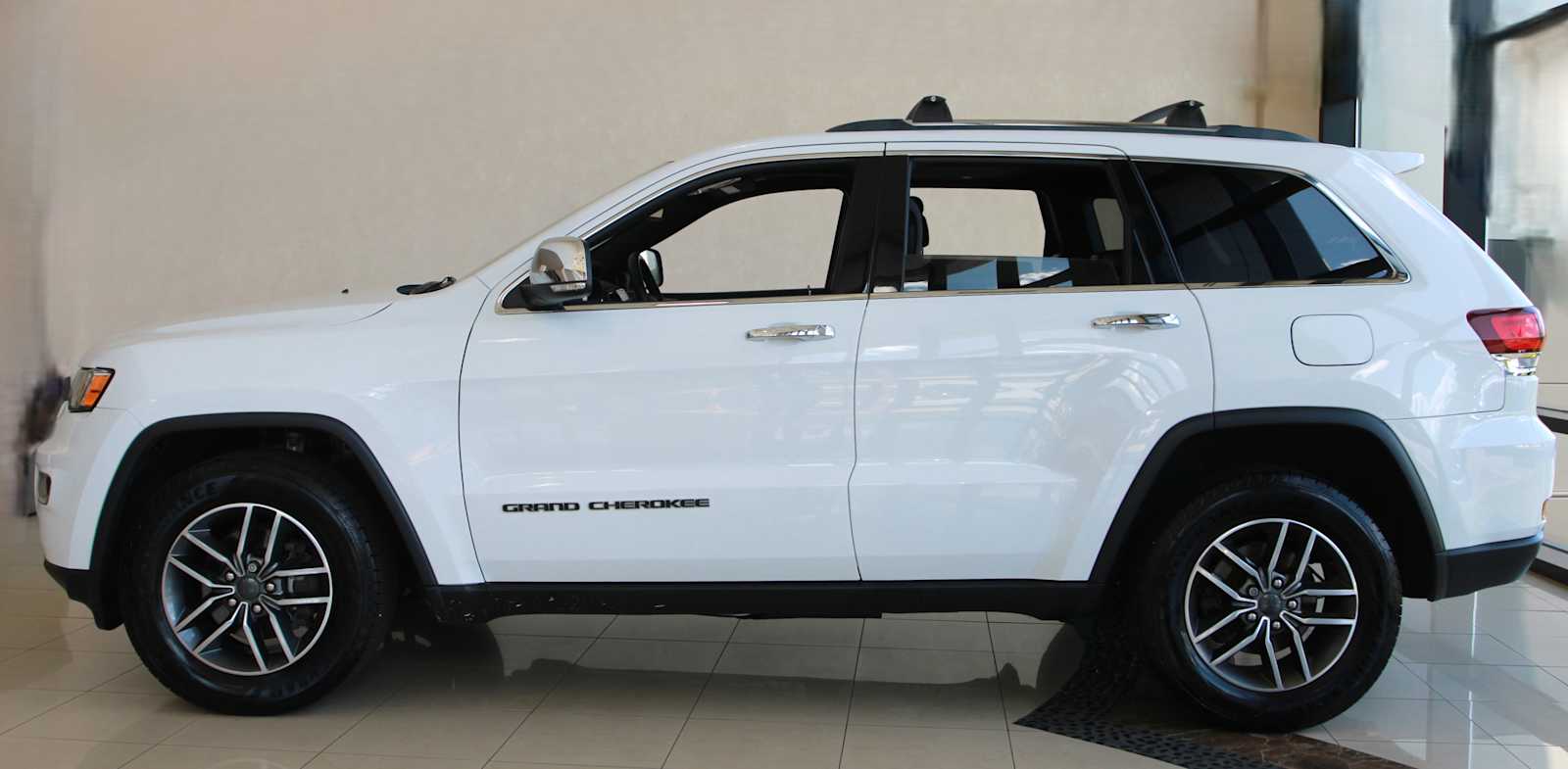 used 2020 Jeep Grand Cherokee car, priced at $27,998
