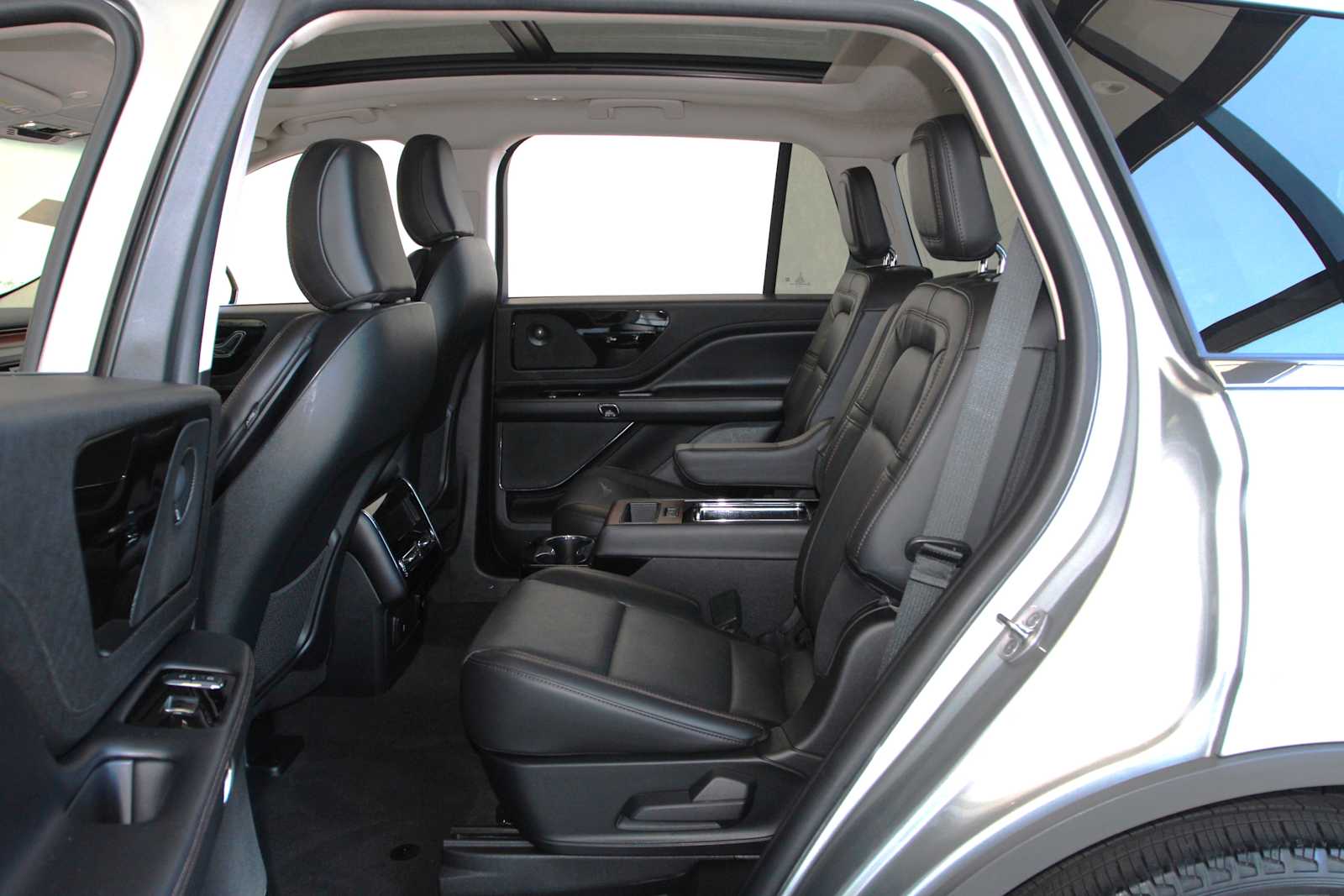 used 2023 Lincoln Aviator car, priced at $47,998