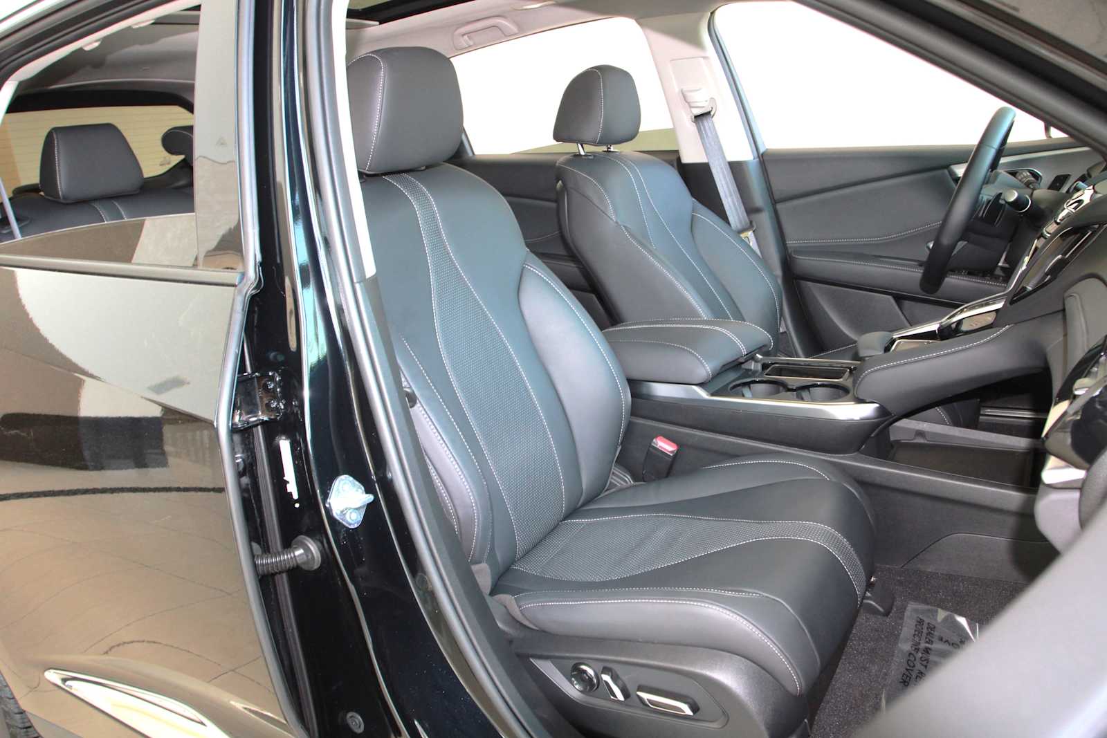 used 2025 Acura RDX car, priced at $43,998
