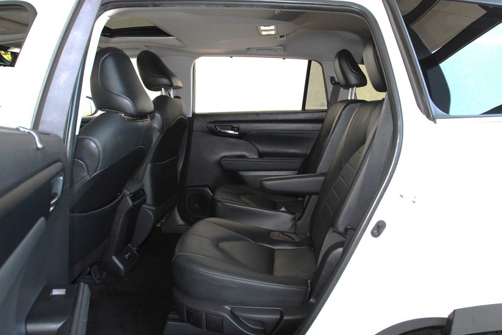 used 2021 Toyota Highlander car, priced at $28,998