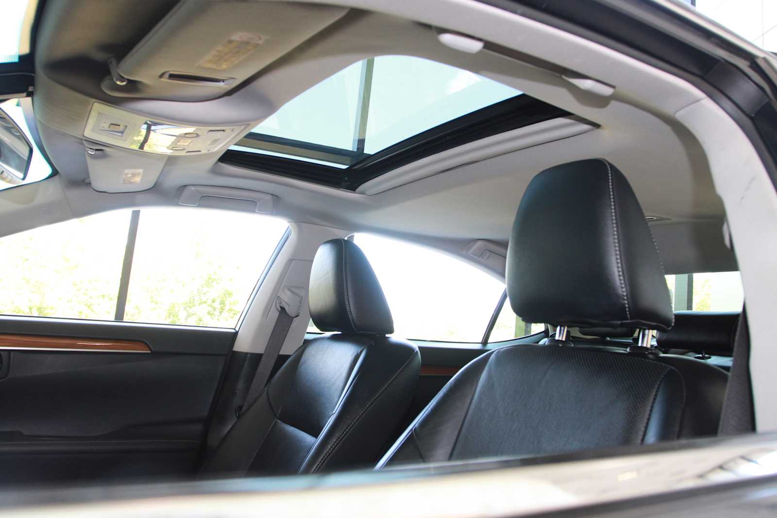 used 2014 Lexus ES 300h car, priced at $15,998