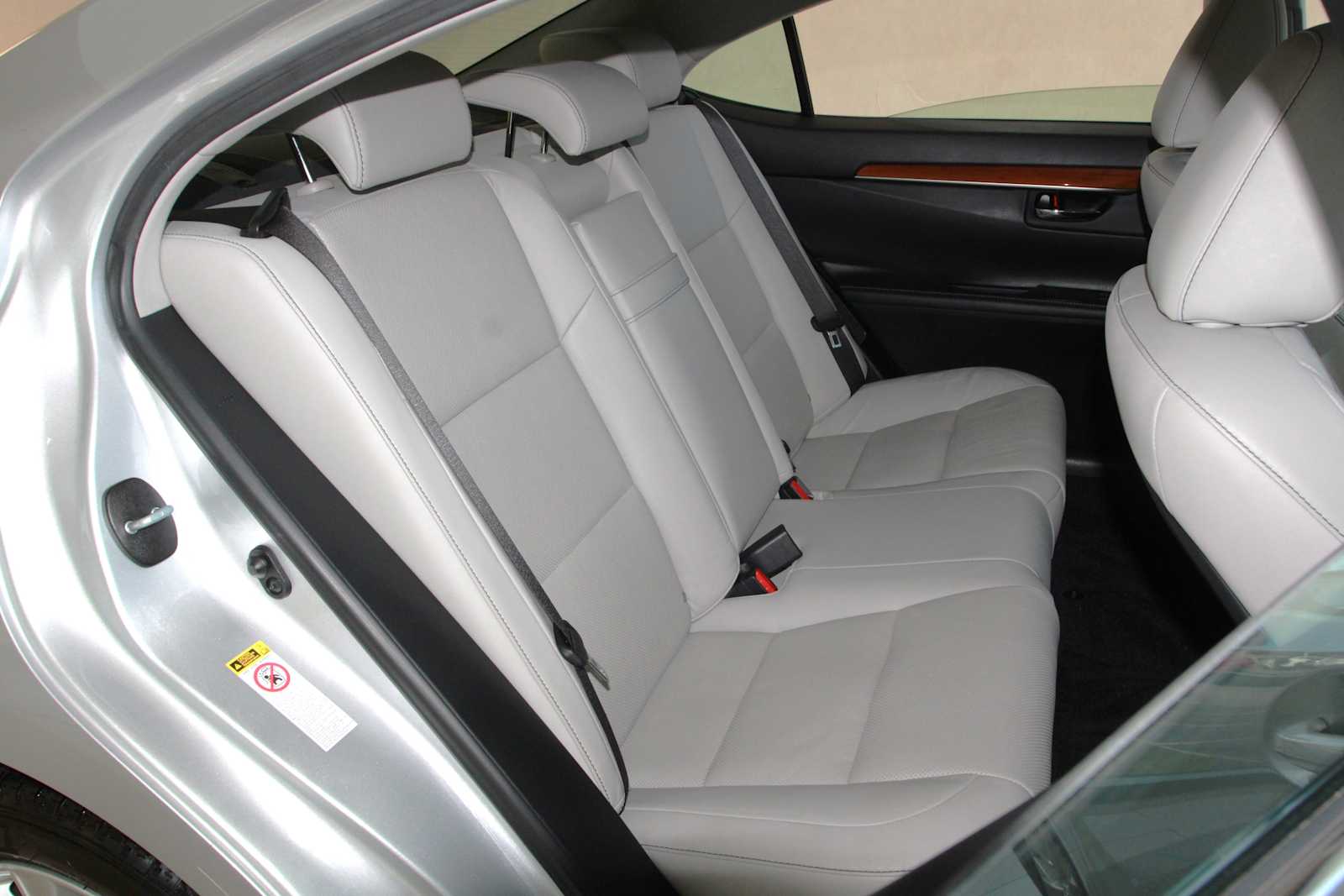 used 2015 Lexus ES 300h car, priced at $18,998