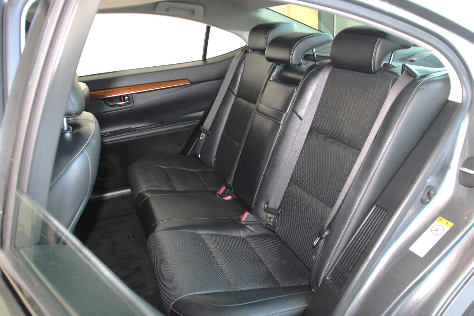 used 2014 Lexus ES 300h car, priced at $15,998