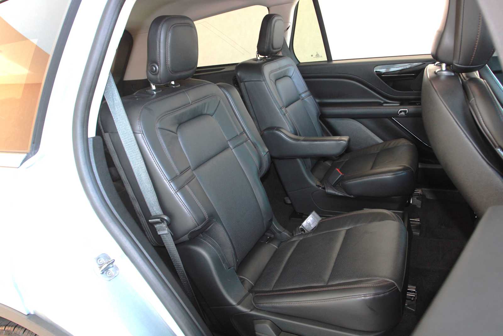 used 2020 Lincoln Aviator car, priced at $35,998