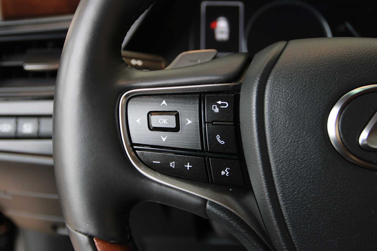 used 2022 Lexus ES 300h car, priced at $39,998