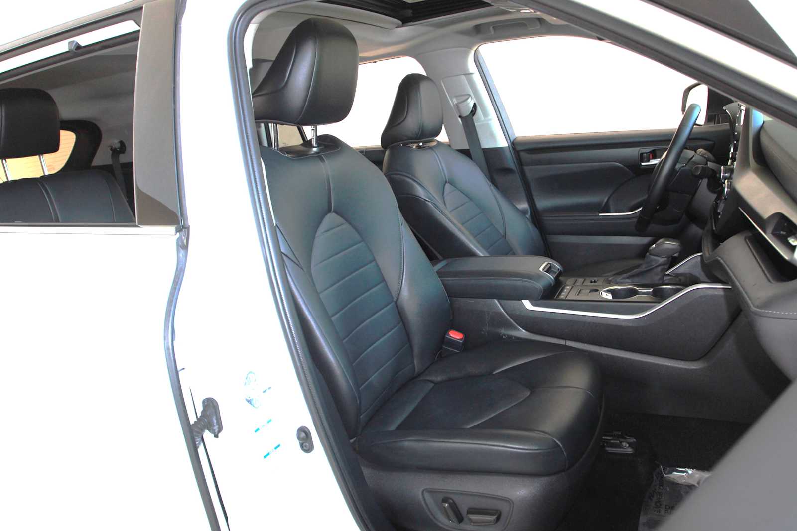 used 2021 Toyota Highlander car, priced at $28,998