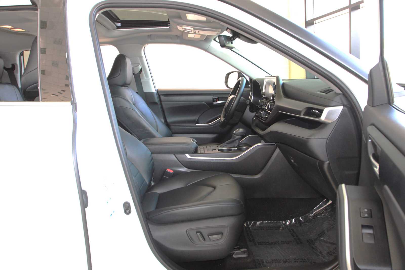 used 2020 Toyota Highlander car, priced at $29,598