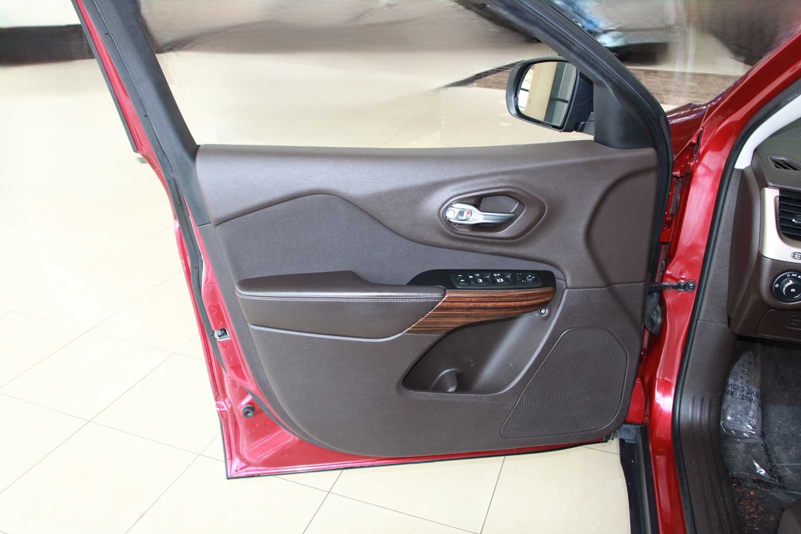used 2014 Jeep Cherokee car, priced at $10,998