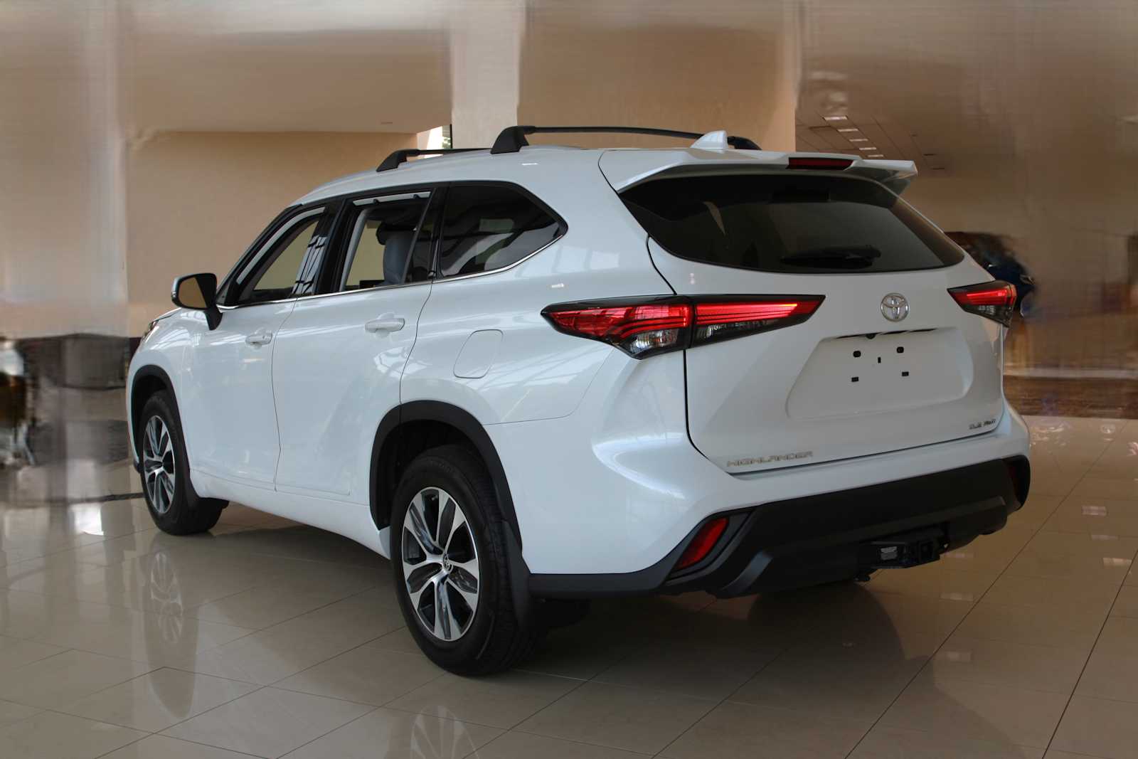 used 2022 Toyota Highlander car, priced at $37,998