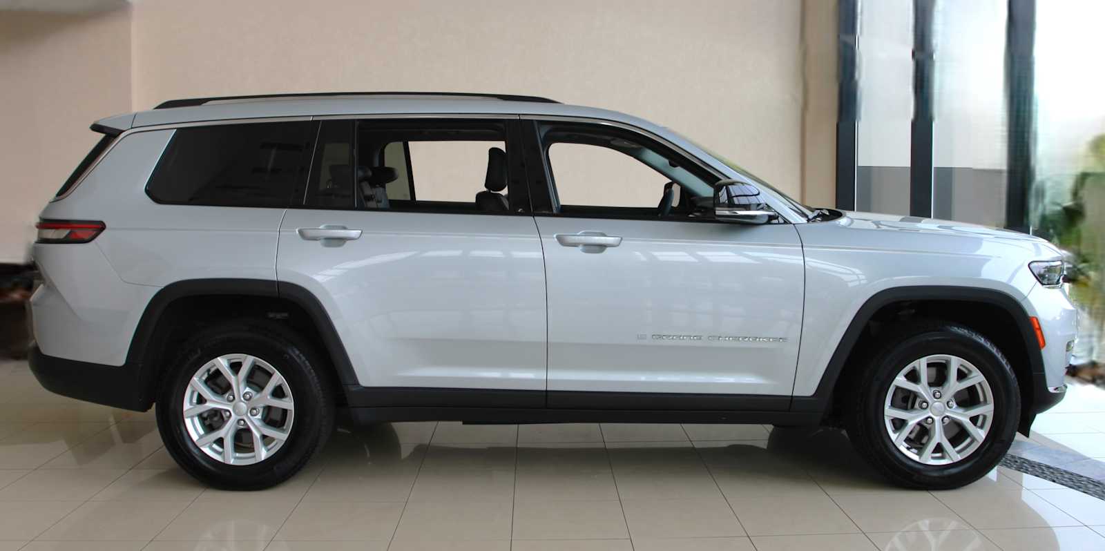 used 2023 Jeep Grand Cherokee L car, priced at $34,998