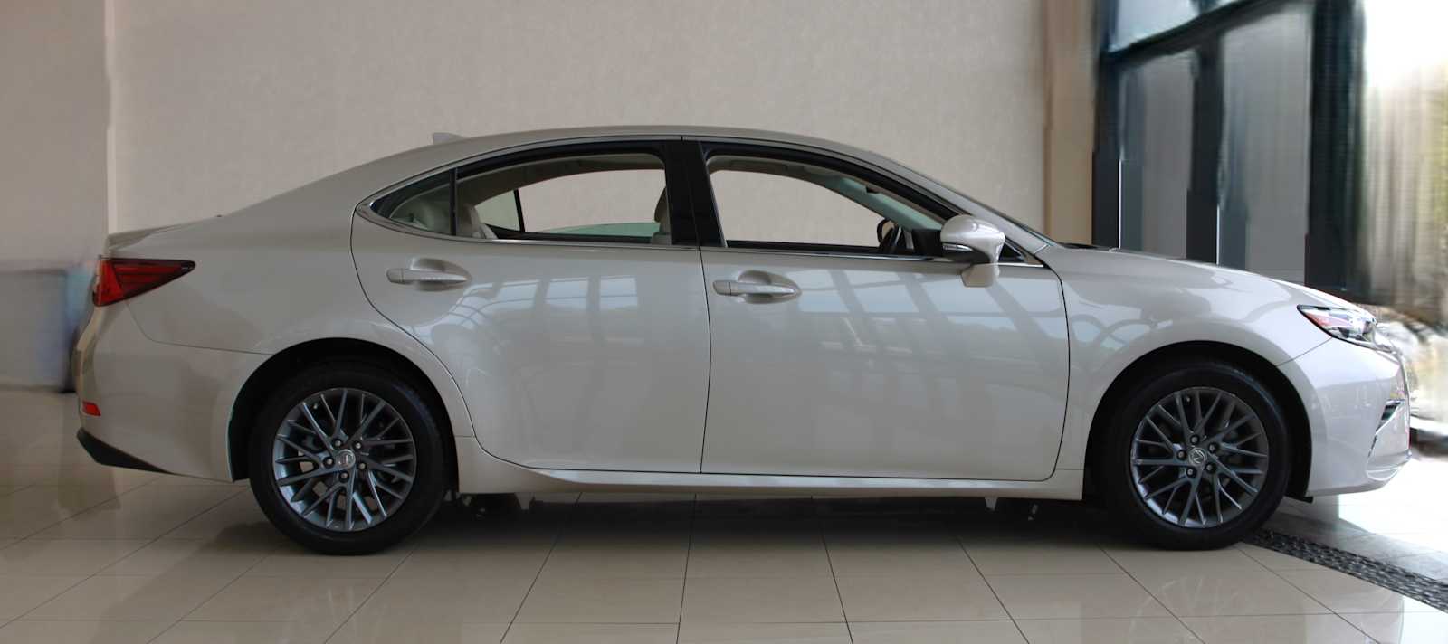 used 2018 Lexus ES 350 car, priced at $28,798