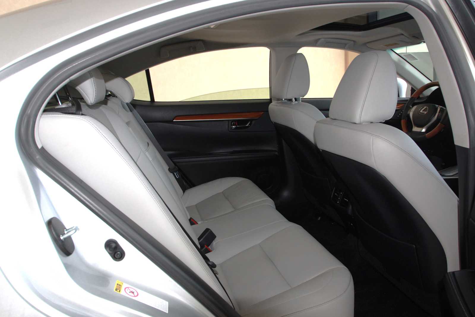 used 2015 Lexus ES 300h car, priced at $18,998