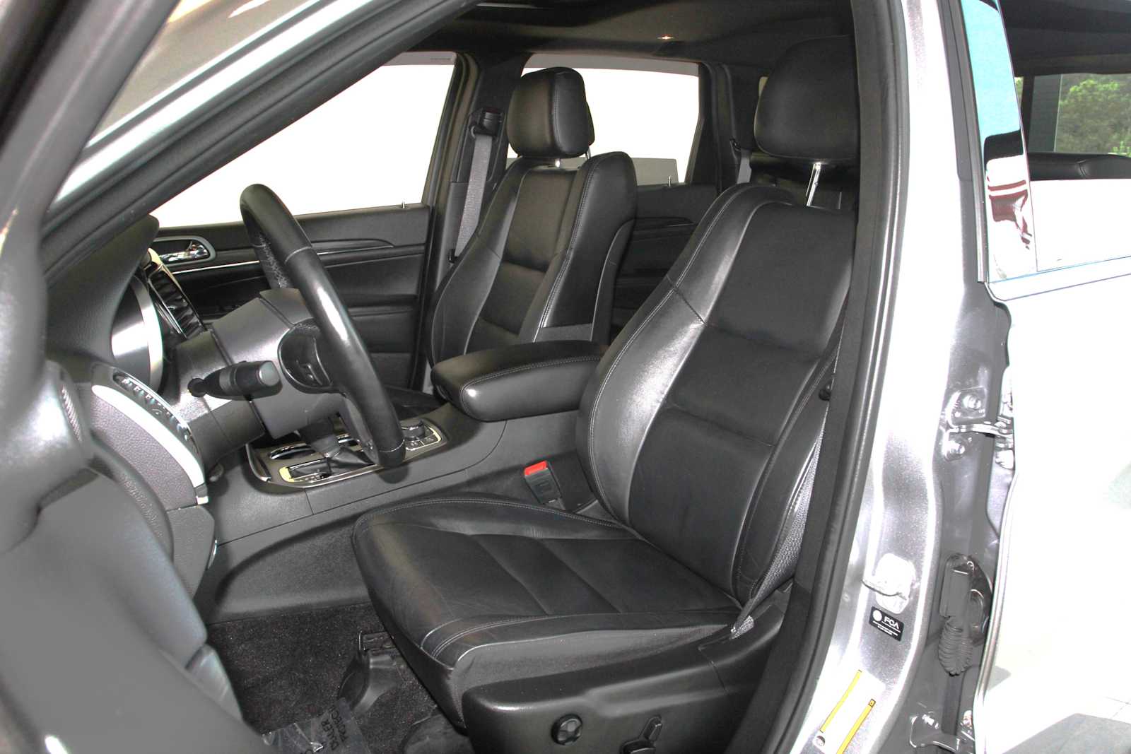 used 2021 Jeep Grand Cherokee car, priced at $27,798