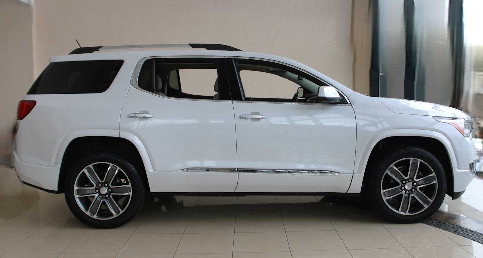used 2019 GMC Acadia car, priced at $19,698
