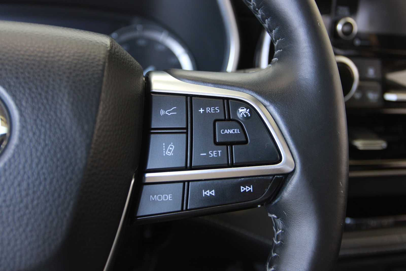 used 2021 Toyota Highlander car, priced at $28,998