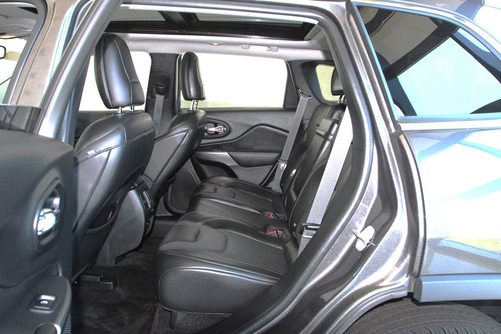 used 2019 Jeep Cherokee car, priced at $17,998