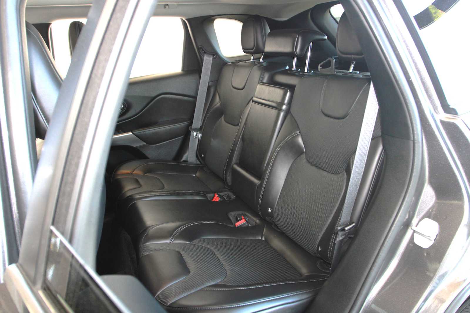 used 2019 Jeep Cherokee car, priced at $17,998