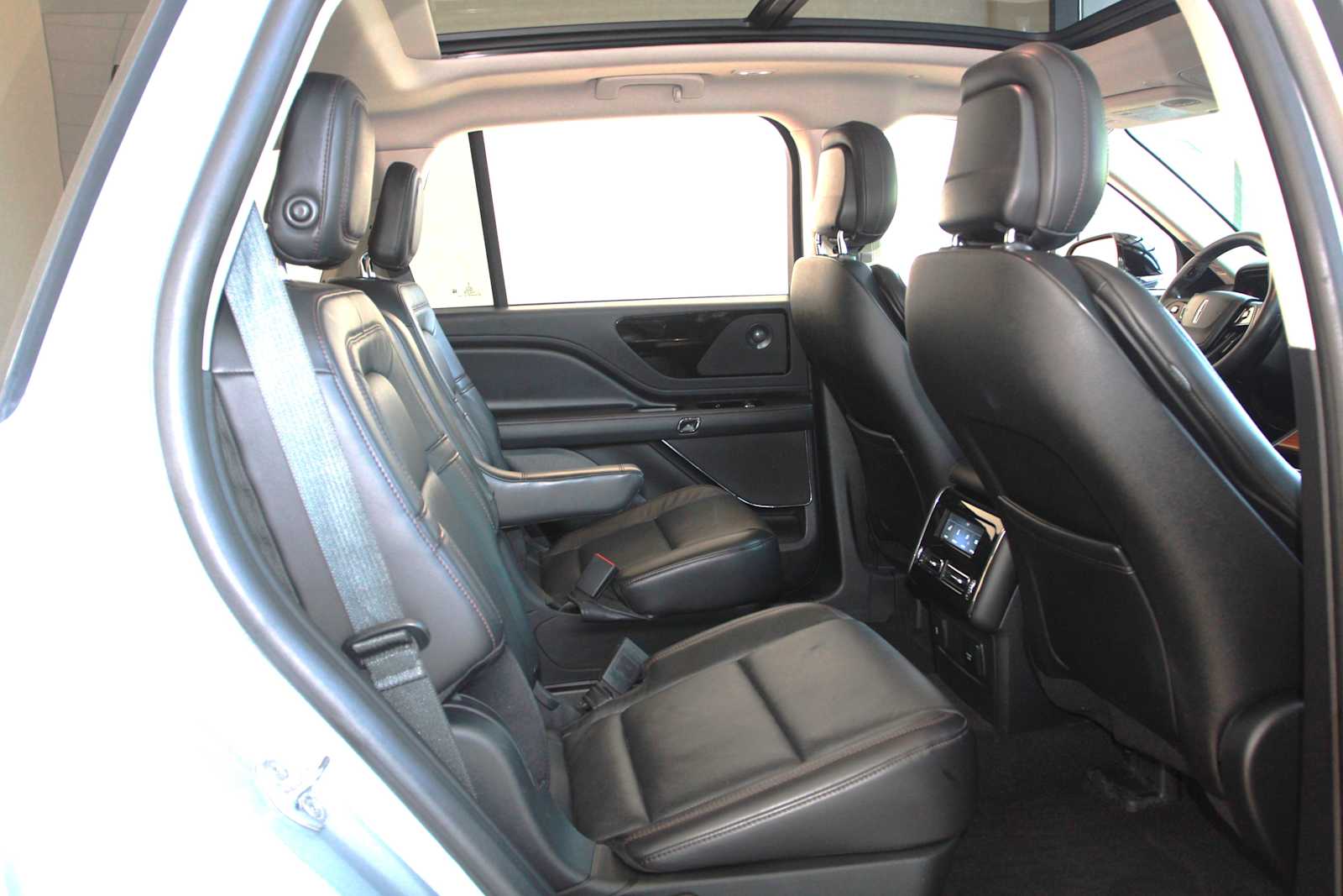 used 2020 Lincoln Aviator car, priced at $35,998