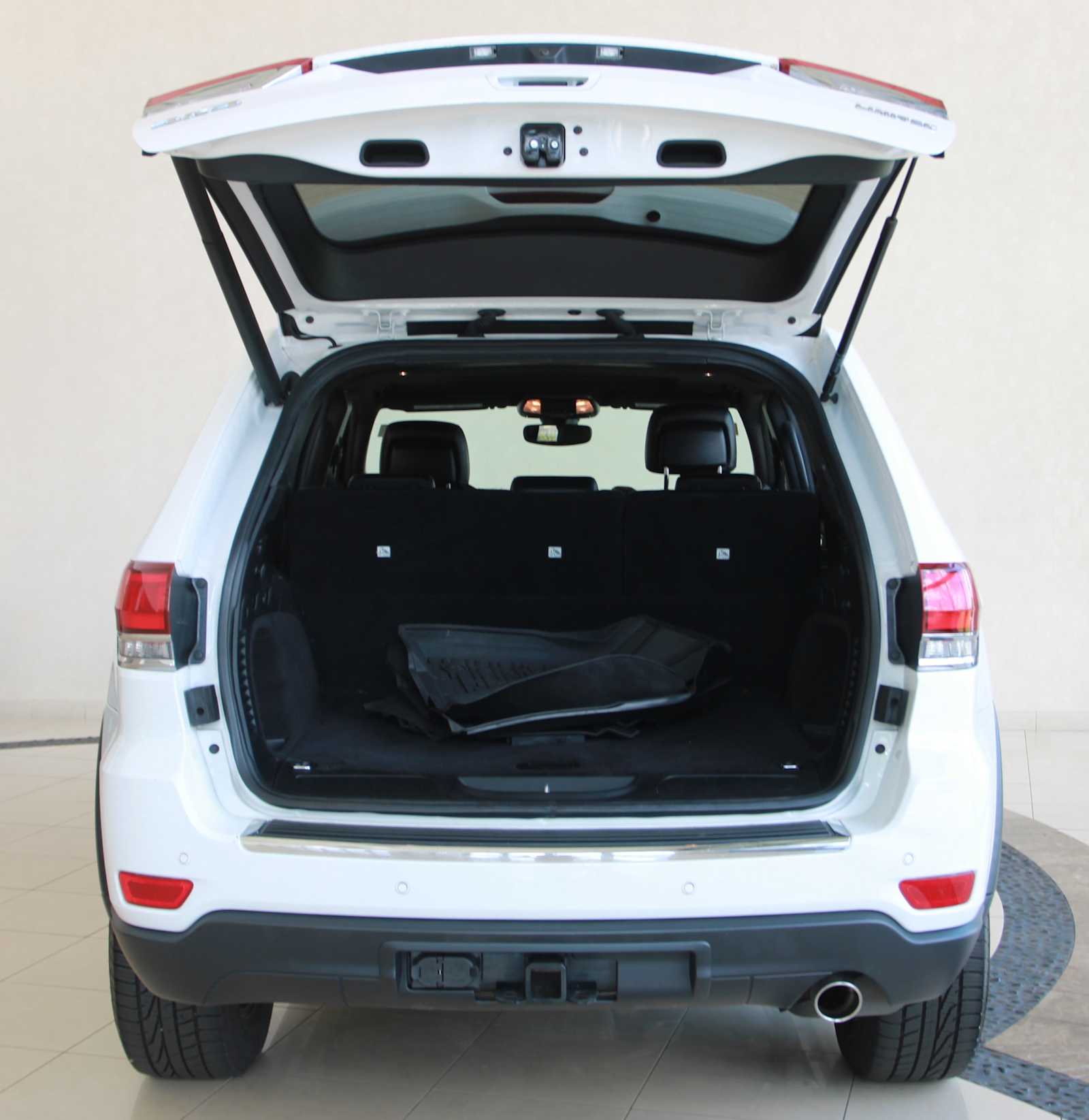 used 2020 Jeep Grand Cherokee car, priced at $27,998