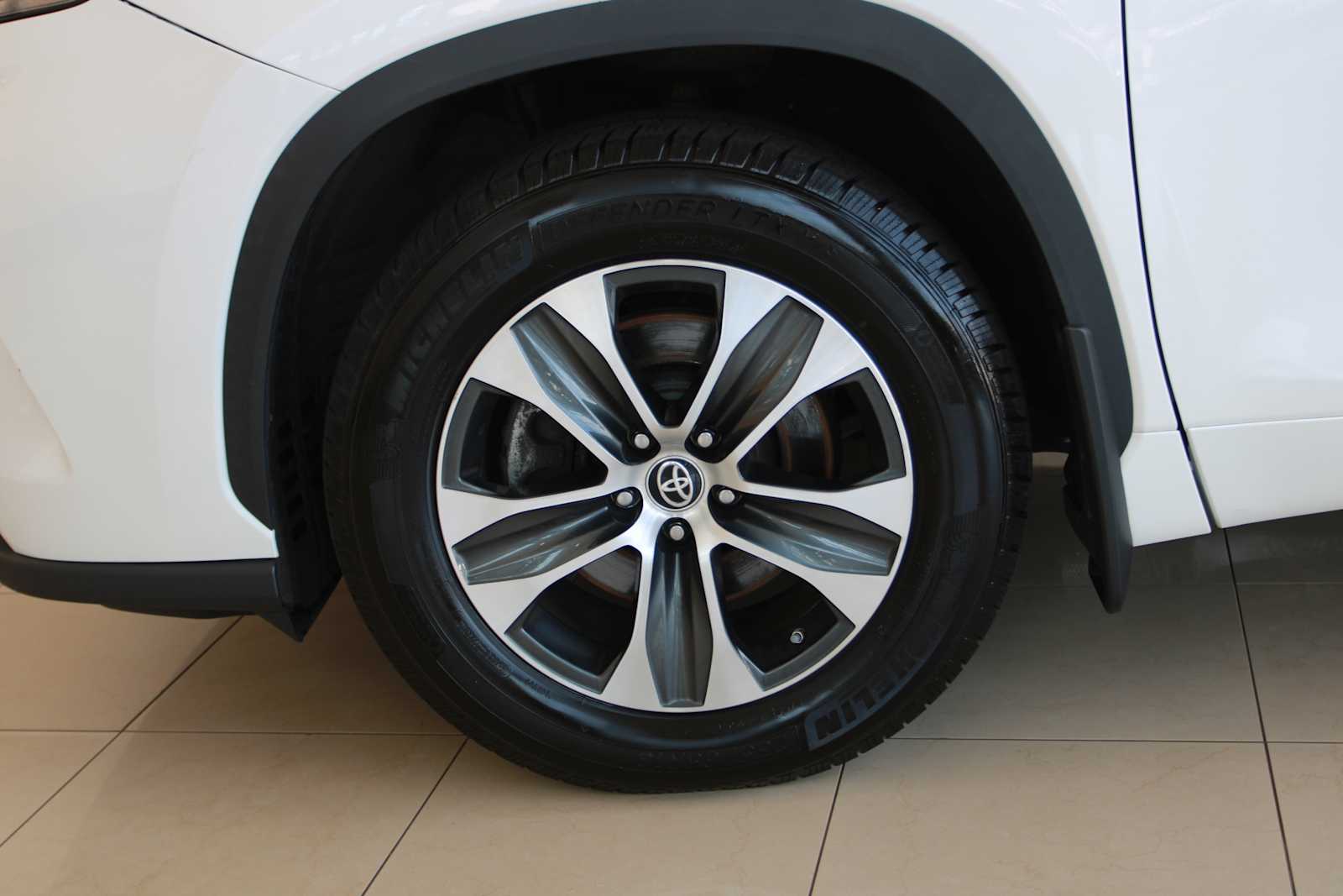 used 2021 Toyota Highlander car, priced at $28,998