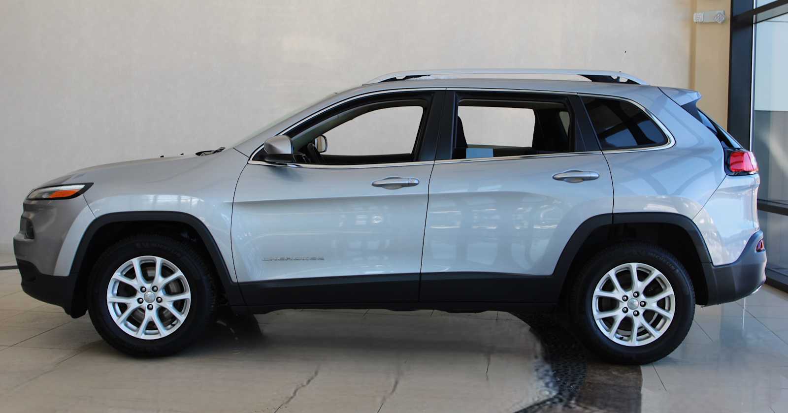 used 2016 Jeep Cherokee car, priced at $12,998