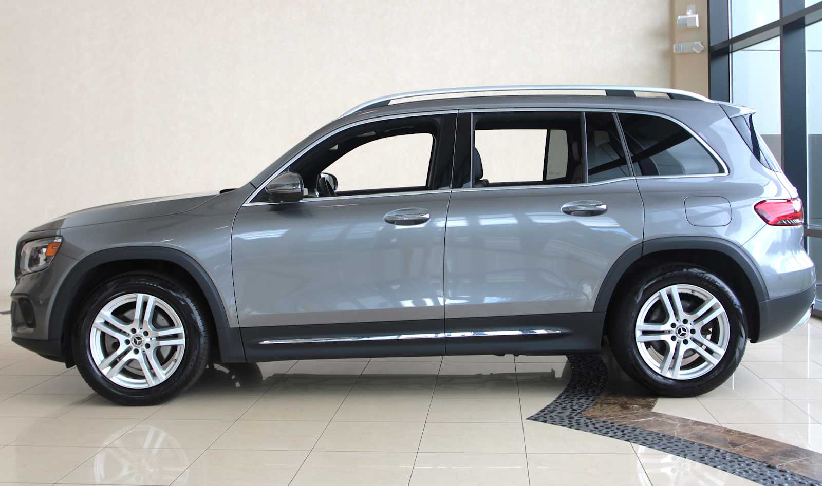 used 2020 Mercedes-Benz GLB 250 car, priced at $26,698