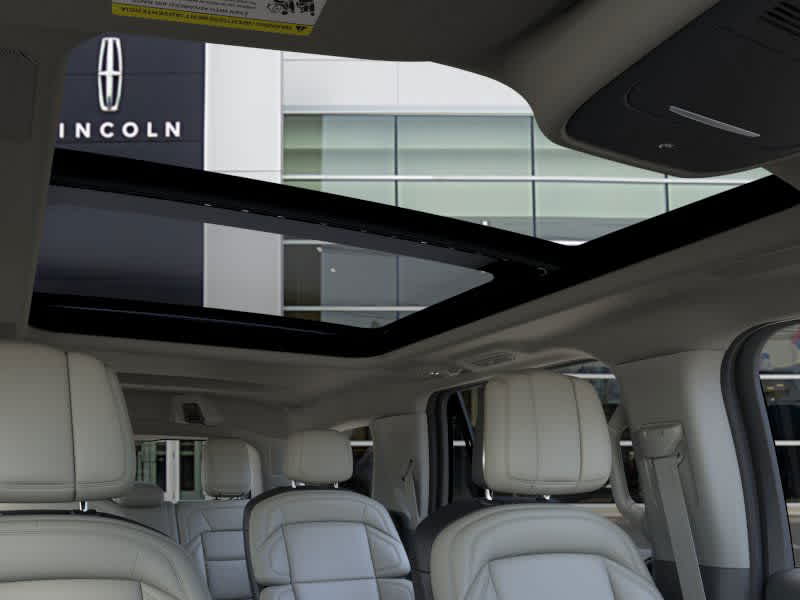 new 2025 Lincoln Navigator car, priced at $109,395